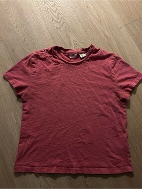 Levi's Women's Short Sleeve Crew Tee in Rose Red